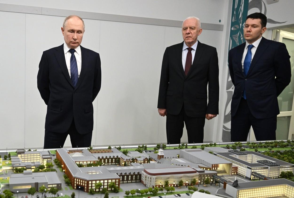 Putin a ajuns în Kaliningrad, între Polonia şi ţările baltice.  NATO a început cel mai mare exerciţiu militar din istorie