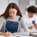 Simulare Evaluare Naţională 2024. Luni încep probele scrise pentru elevii de clasa a VIII-a. Lucrările, corectate digital