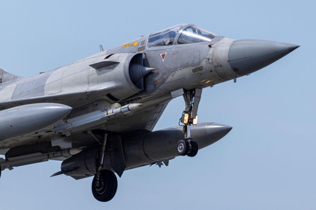 Primele avioane de luptă Mirage promise de Franța au ajuns în Ucraina. Kievul ar fi primit între 3 şi 6 aeronave