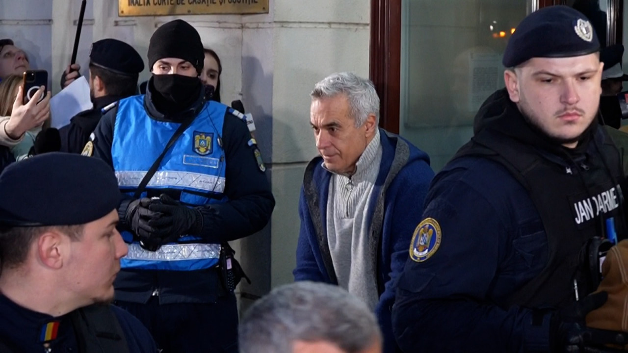 Gestul controversat făcut de Călin Georgescu la ieşirea de la Parchetul General