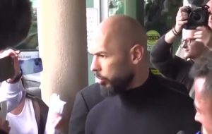 Primul mesaj al fraţilor Tate, pe aeroportul din Florida: Procurorul a decis, pentru că nu avem nicio acuzație activă în instanță, să ne lase să plecăm
