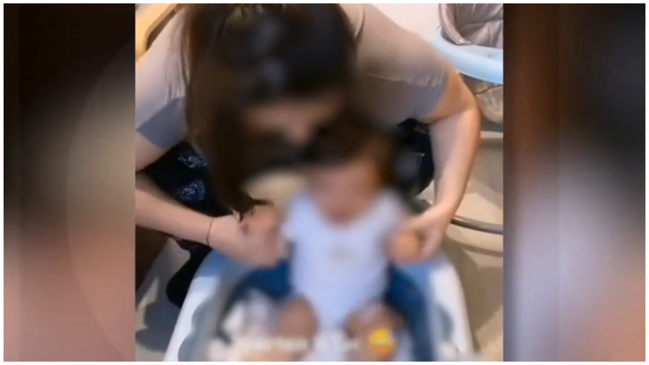 „Spartan îl fac!” O mamă şi-a băgat bebeluşul într-o cadă plină cu zăpadă, pentru un clip pe TikTok