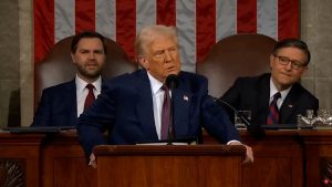 Donald Trump a ţinut un discurs istoric, de 100 de minute. A criticat administraţia Biden şi a promis că va „pune steagul american pe Marte”