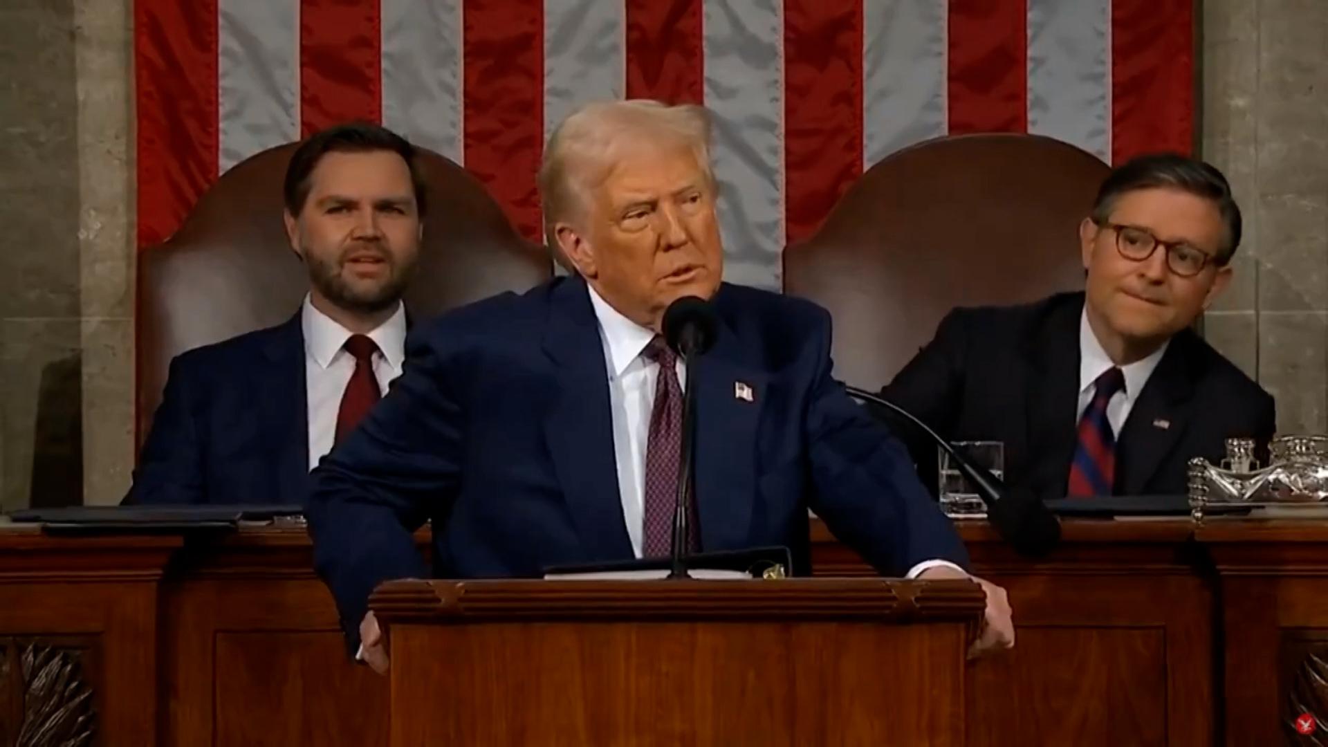 Donald Trump a ţinut un discurs istoric, de 100 de minute. A criticat administraţia Biden şi a promis că va „pune steagul american pe Marte”