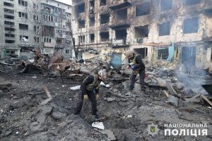 Doliu în Ucraina după atacuri devastatoare ale rușilor: 14 morţi şi 37 de răniţi. Trump îi ia apărarea lui Putin: Oricine ar face asta