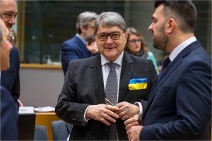 Surse: Coaliția discută demiterea ministrului de Externe, Emil Hurezeanu. Cine l-ar putea înlocui