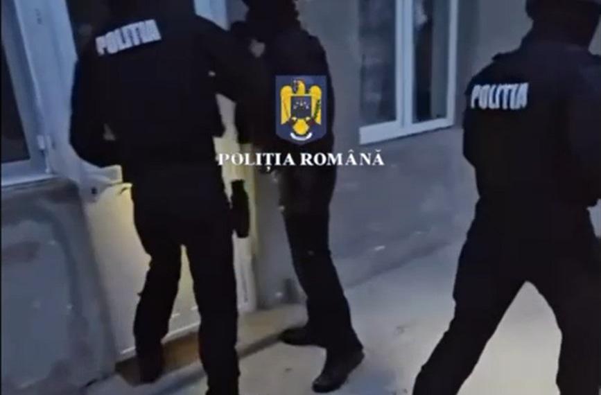 Un bătrân de 93 de ani, păcălit cu 310.000 de euro după ce i s-a promis construcţia unui cavou. Mascaţii au descins în Bucureşti şi Ilfov