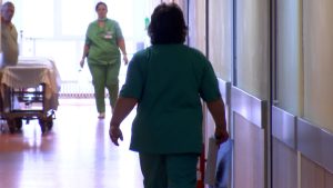 „Vom da faliment”. Managerii de spitale reacţionează la OUG privind retragerea medicilor pensionari