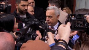 Călin Georgescu a venit la instanţă alături de „Lunetistul”, care vorbea de „pus parul” pe oameni. A comparat situaţia sa cu cea a lui Trump