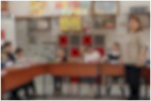 „Bă, fată, tu ești cretină?”. O profesoară din Târgu Jiu, filmată în timp ce jignea o elevă, părinții cer măsuri urgente