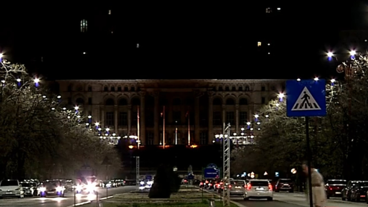 Ora Pământului 2025. Lumina, stinsă timp de o oră în clădiri-simbol: „Trebuie să protejăm resursele planetei noastre”