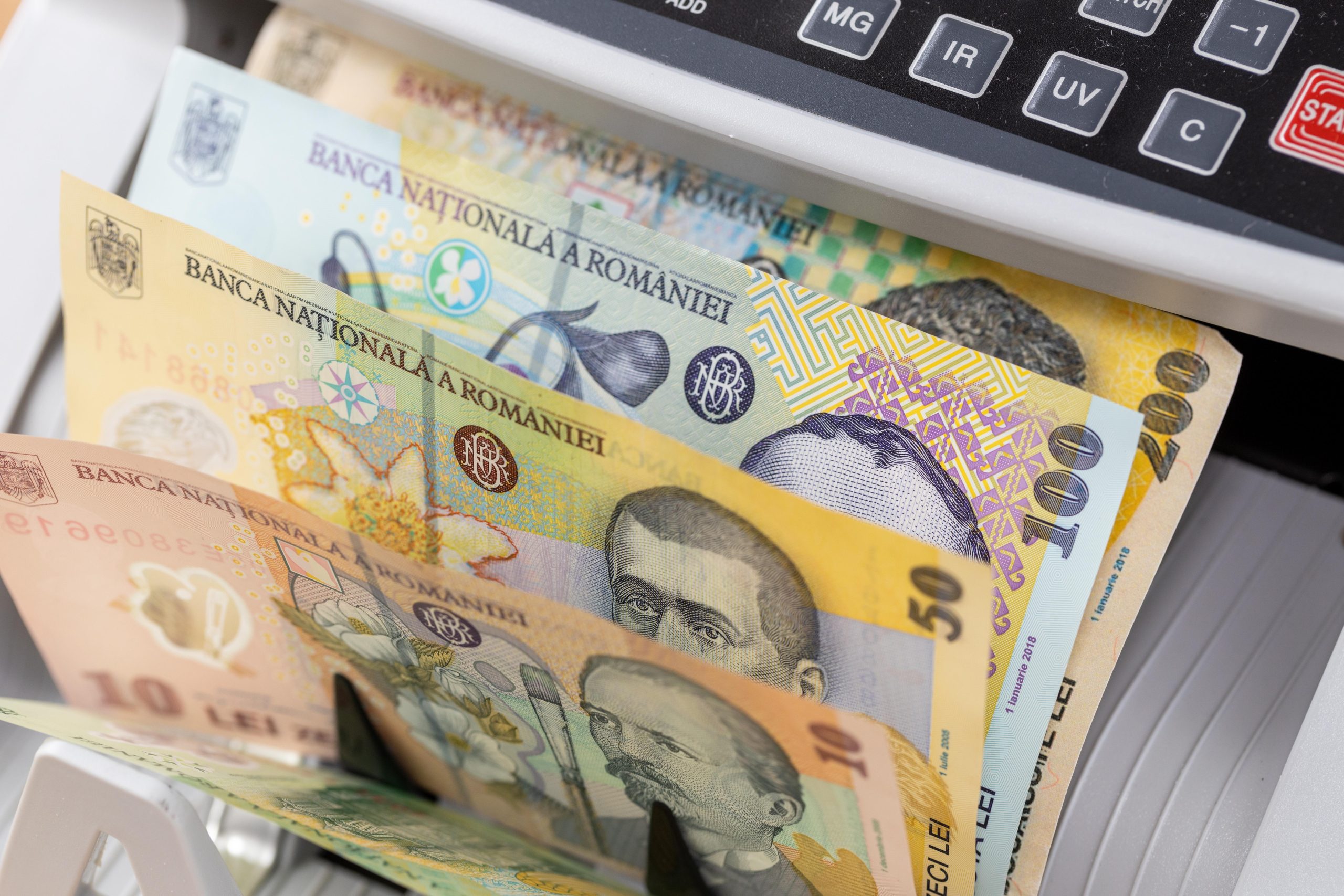 Taxa pe stâlp, modificată din nou. 75% din sumă va fi plătită de companiile de stat şi 25% de către companiile private