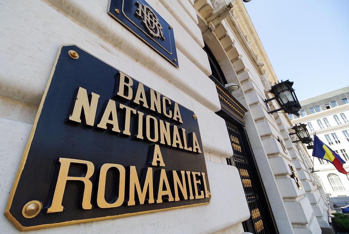 Bucureştean înşelat de doi străini, care s-au dat drept curieri BNR. Cand nu le-a dat banii, indivizii l-au luat la bătaie