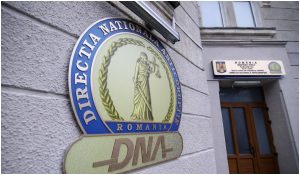 Doi primari din Botoșani, reținuți pentru luare de mită. Ancheta vizează contracte de asfaltare, finanțate din bani publici
