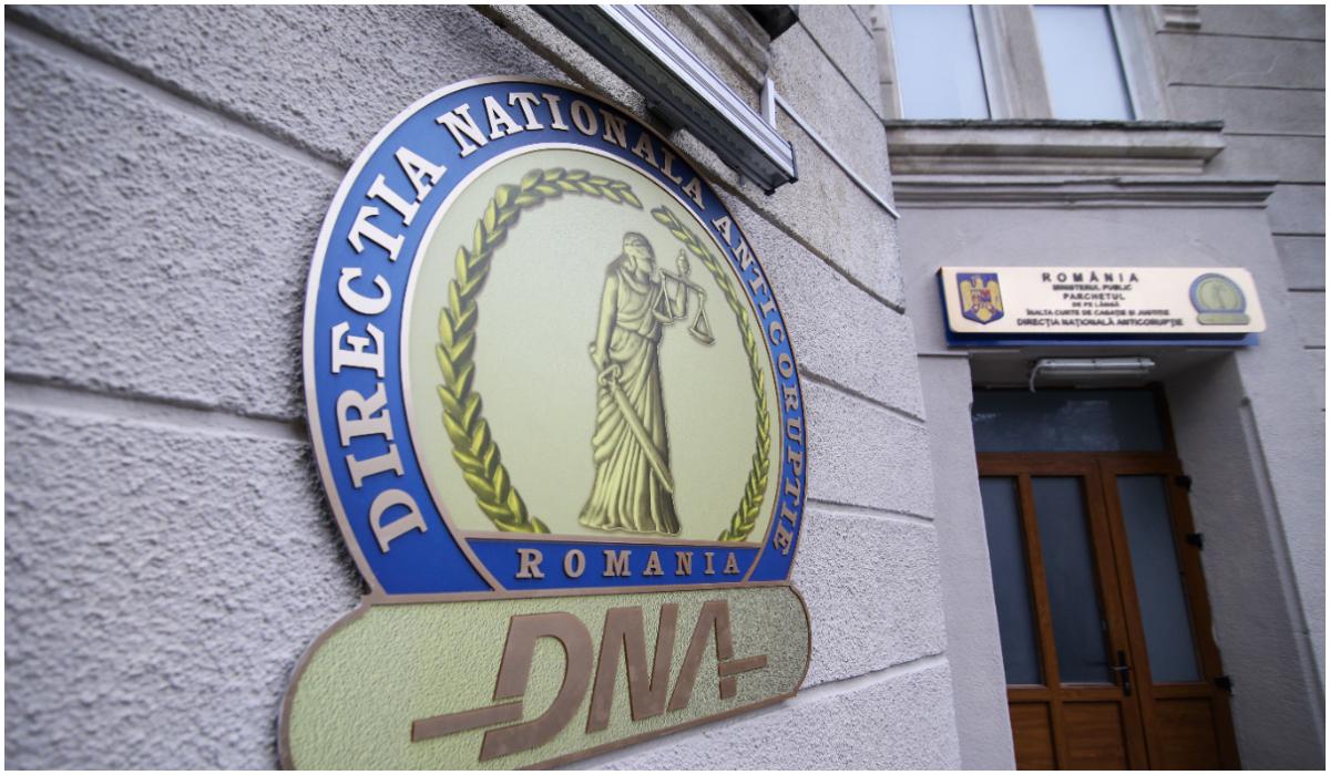 Doi primari din Botoșani, reținuți pentru luare de mită. Ancheta vizează contracte de asfaltare, finanțate din bani publici