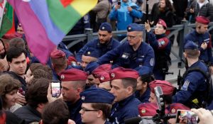 Ungaria îşi modifică Constituţia după ce Parlamentul a adoptat un amendament care vizează direct comunităţile LGBTIQA+