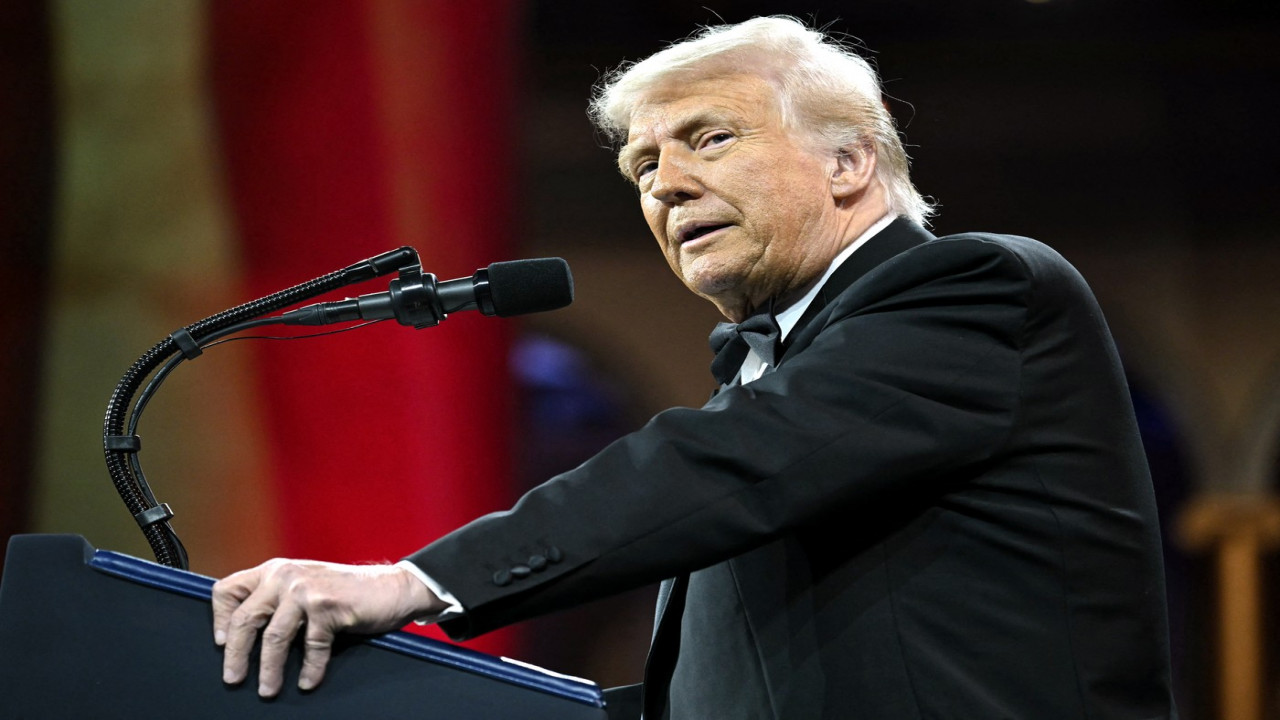 Războiul tarifelor escaladează. Trump se laudă că aduce 2 miliarde de dolari la bugetul SUA în fiecare zi: cu cât va creşte preţul la cafea sau ulei de măsline