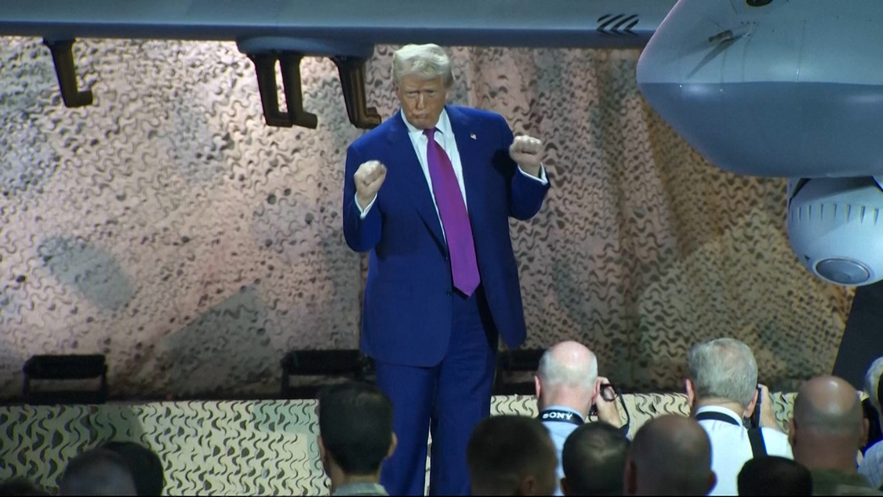 Donald Trump, pus pe laude după ce a semnat contractul de 200 de miliarde $ cu Qatar. „Nu am mai văzut de mult timp astfel de cămile”