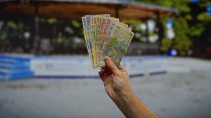 Creștere economică de doar 1,4% și  deficit de 8,6%. Comisia Europeană a înrăutăţit prognoza pentru România