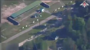 Momentul în care o rachetă rusească ucide militari ucraineni într-un poligon din Sumî. Scandal de amploare la Kiev