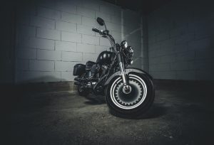 (P) Harley-Davidson vs motocicletele BMW: două stiluri, o singură alegere