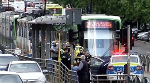 „L-a lovit şi l-a aruncat câţiva metri”. O maşină de poliţie în misiune a spulberat un tânăr pe trecere, în Bucureşti