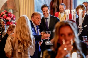 Mark Rutte, numit „lingușitorul-șef” după mesajul publicat de Trump: „Europa va plăti MULT, așa cum trebuie”