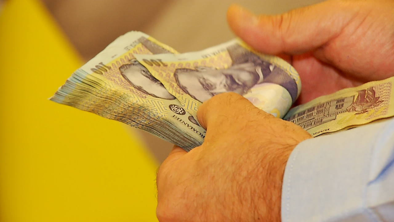 Păstrarea „specialilor” și numirile politice de la stat, pe cale să coste România 8 miliarde de euro