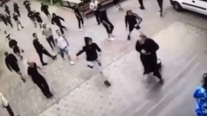 Catedrala din Cernăuţi, unde sunt slujbe în română, atacată de zeci de ucraineni. Preoţii au fost bătuţi
