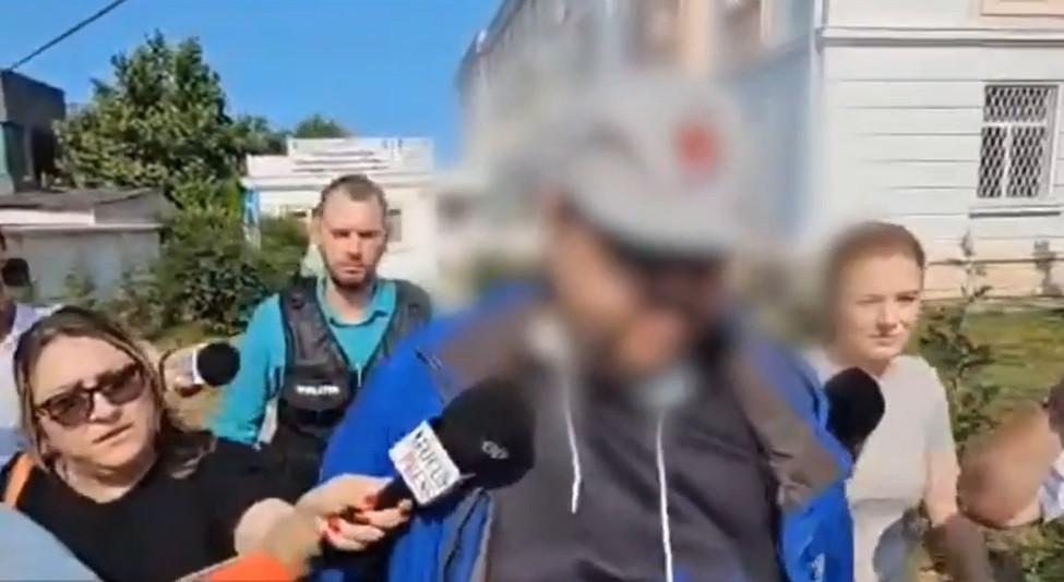 Creatorul site-ului cu poze intime ale femeilor, apărat de mamă: „El este bolnav. Acum l-au supărat”