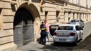 „Hai să o dăm golăneşte”. Cum a decurs „negocierea” dintre procuror şi mama fetei violată de preot, în Galaţi