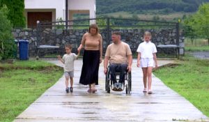 Rămas paralizat la 15 ani în Italia, Marius s-a întors în România şi luptă pentru persoanele cu dizabilităţi