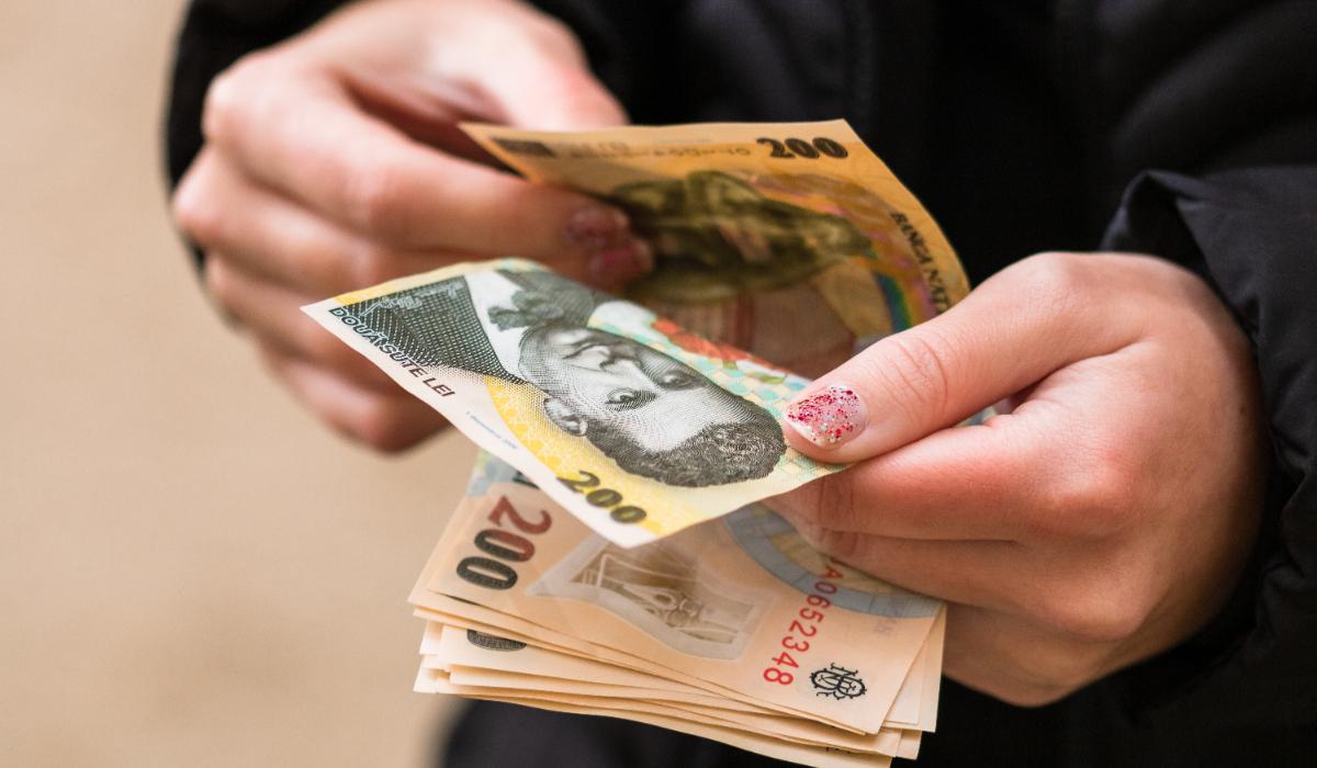 Scumpiri în lanţ de la 1 iulie: Facturile la energie și RCA cresc, după expirarea plafonării