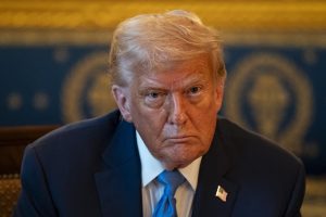 Trump anunţă că va relua livrările de arme către Ucraina. Ce înseamnă asta de fapt pentru Kiev