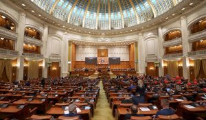 Prima moțiune AUR împotriva Guvernului Bolojan se votează astăzi în Parlament. Ce şanse are să treacă