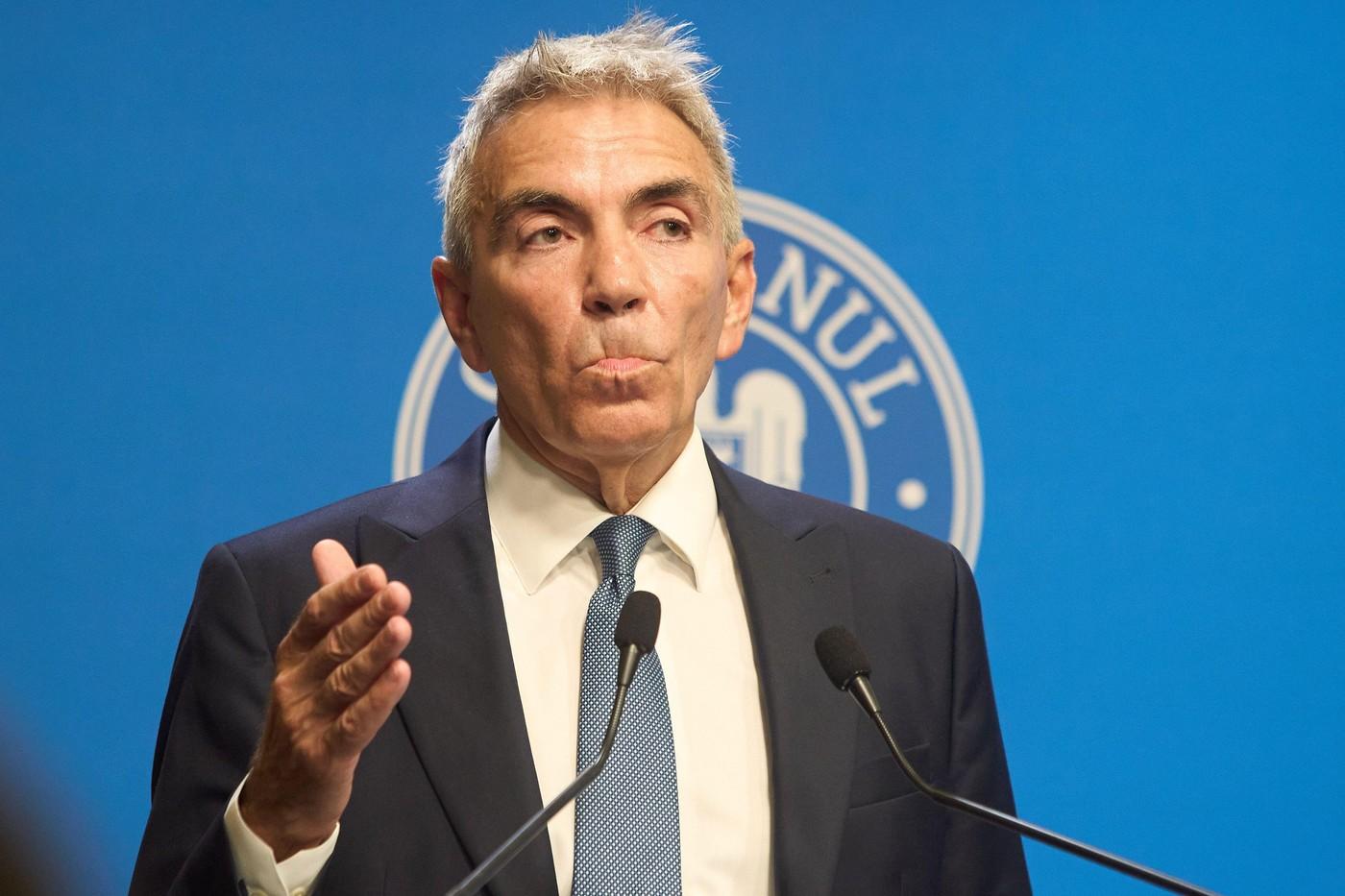 „Aş numi-o taxă de protecţie”. Reacţiile economiştilor despre „şpaga de supravieţuire” a lui Anastasiu
