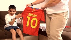 Fabian are 11 ani și suferă de tetrapareză spastică. Băiețul are nevoie de ajutor: „Este aerul nostru”