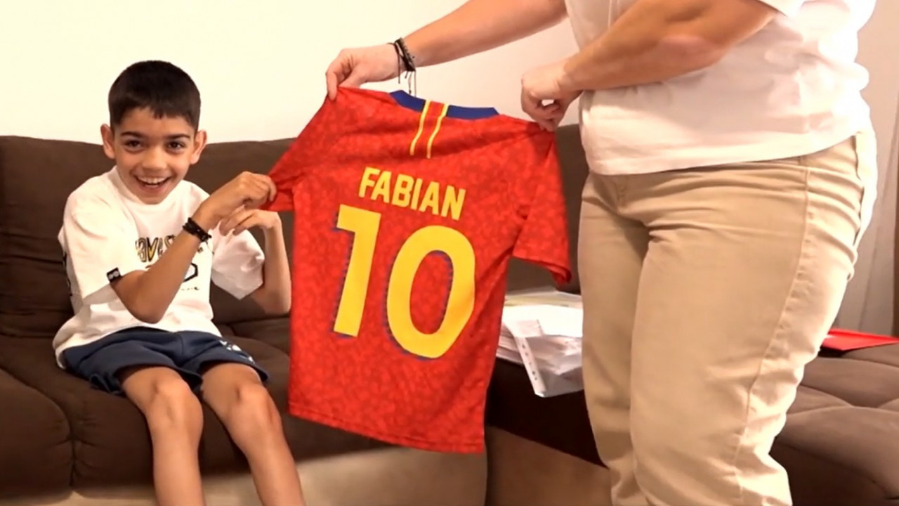 Fabian are 11 ani și suferă de tetrapareză spastică. Băiețul are nevoie de ajutor: „Este aerul nostru”
