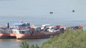 Dunărea, la cel mai debit din ultimii 30 de ani. Trecerea cu bacul în Portul Bechet a fost suspendată