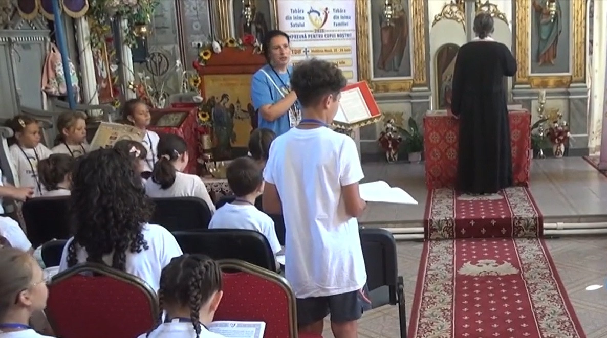 „Tabăra din Inima Satului”, o lecție de viață pentru cei mici: ateliere, jocuri și rugăciune în Caraș-Severin