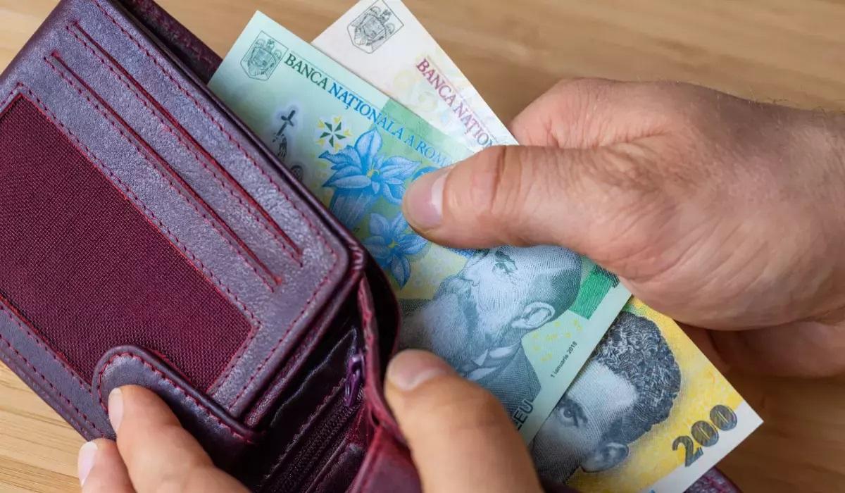 Ce prevede Ordonanţa de Urgenţă care blochează transferurile şi face modificări la cumulul pensie şi salariu