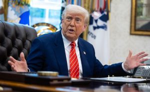 Trump vrea să reducă perioada de şedere a studenţilor şi jurnaliştilor străini în Statele Unite 