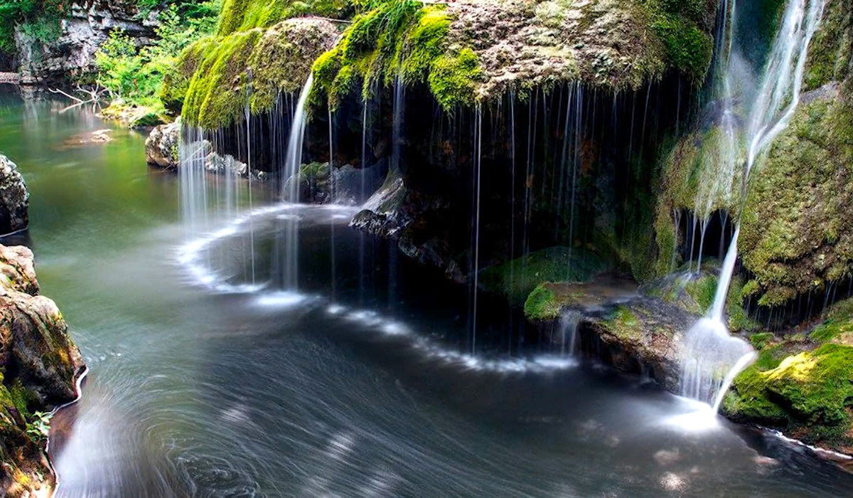 Cascada Bigăr şi Tunelul Iubirii, printre locurile unice uitate de lume: Dă o senzaţie de sărăcie şi nepăsare