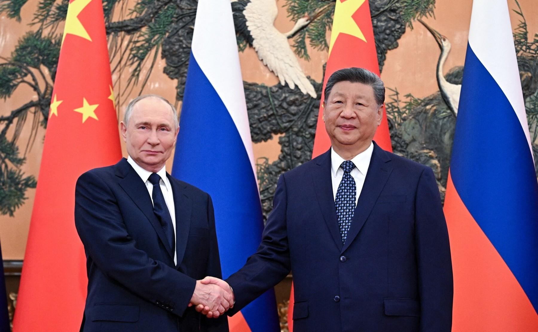 Prietenii „dragi” Putin şi Xi, la plimbare şi la ceai. Acordul major semnat de Rusia şi China la Beijing