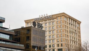 13 basarabeni pro-ruși, prinși într-un hotel din Iași sunând moldoveni să voteze cu Dodon