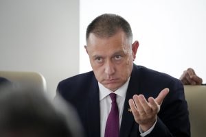 Fifor, atac la Bolojan: „Oare premierul se mai uită din când în când pe cifre?”