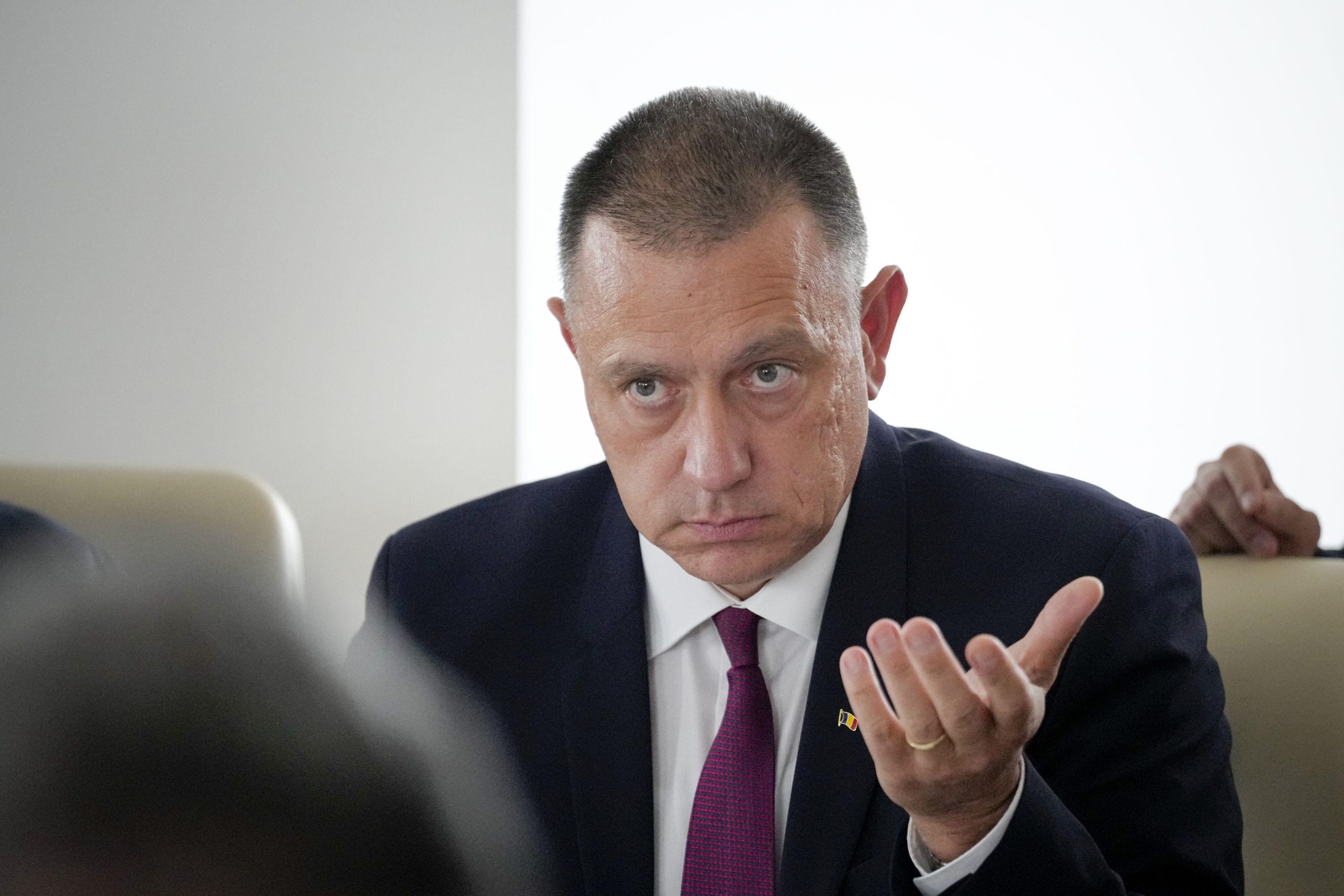 Fifor, atac la Bolojan: „Oare premierul se mai uită din când în când pe cifre?”
