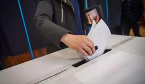Sondaj CURS: Dacă duminică ar fi alegeri parlamentare, AUR ar avea 34%, urmat de PSD-23%, PNL-16% şi USR-12%