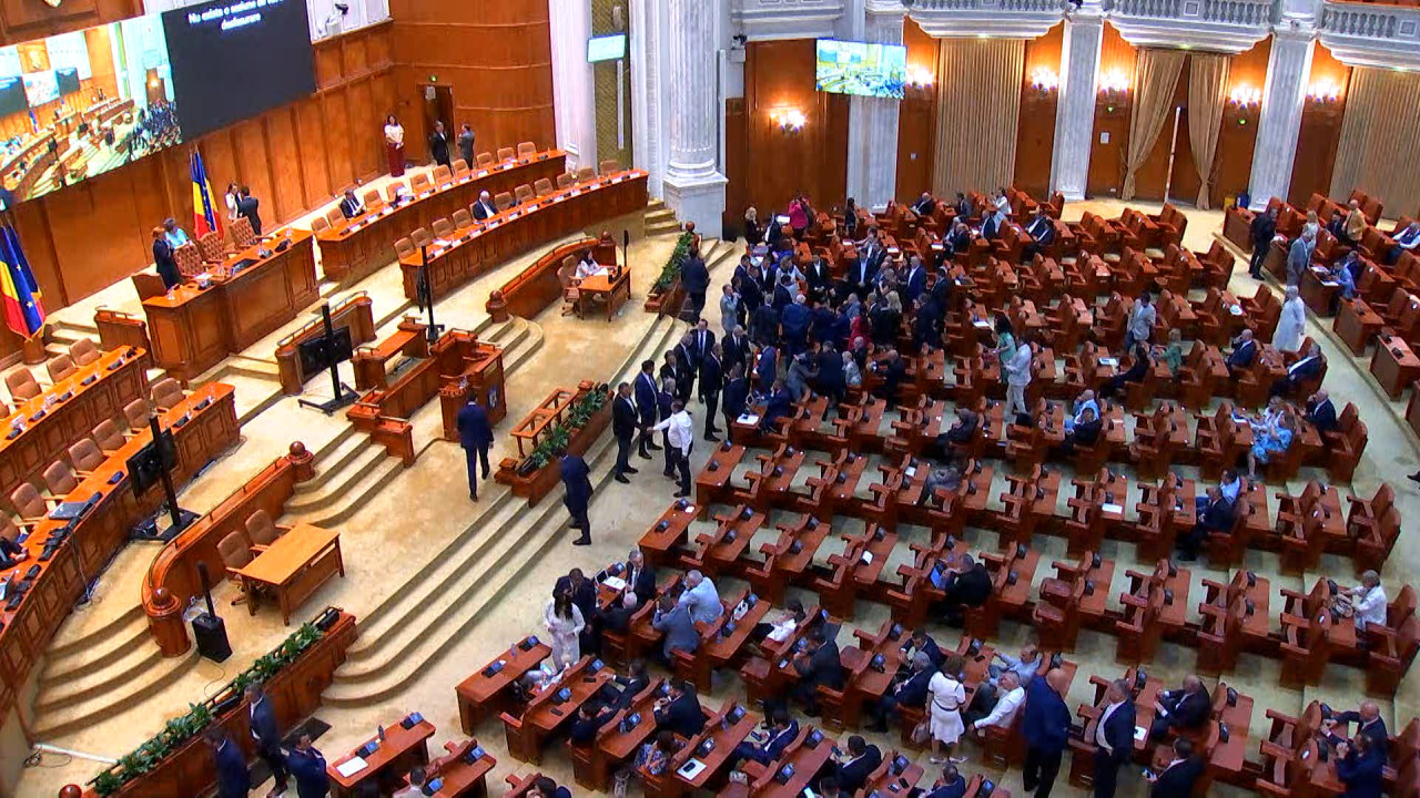 Guvernul adoptă 5 pachete de austeritate, dar îl amână pe cel care rezolvă deficitul: reforma bugetarilor