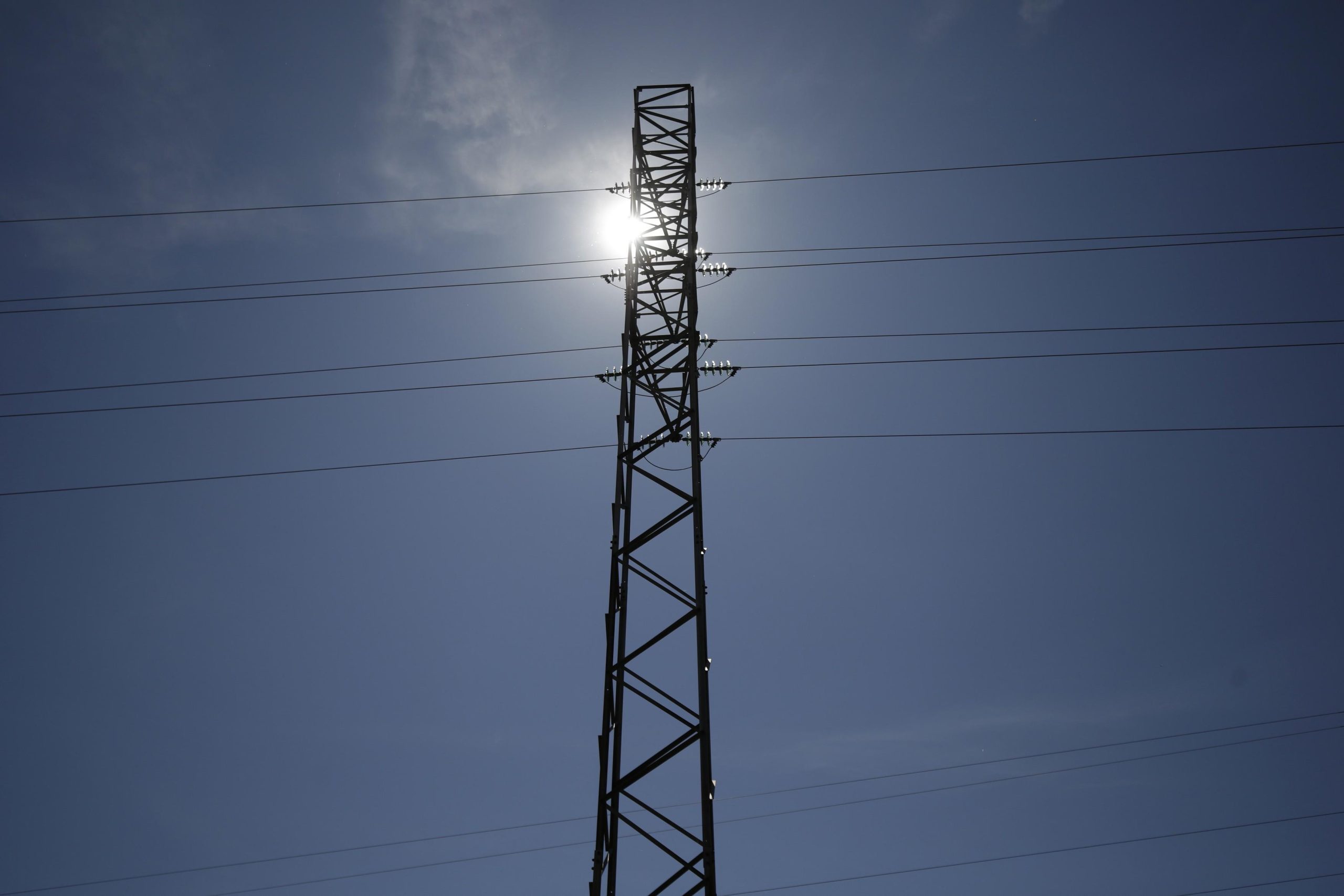 Blackout-ul din Spania a fost cauzat de o cascadă de supratensiuni şi de energia regenerabilă – Raport